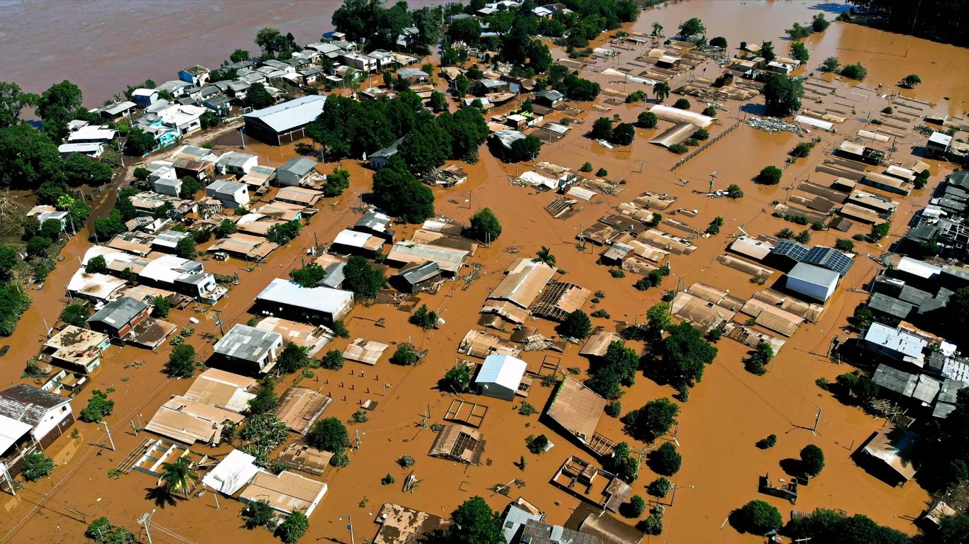 Política fiscal deve incluir cálculo de risco para futuros desastres ambientais, defende Nelson Barbosa 